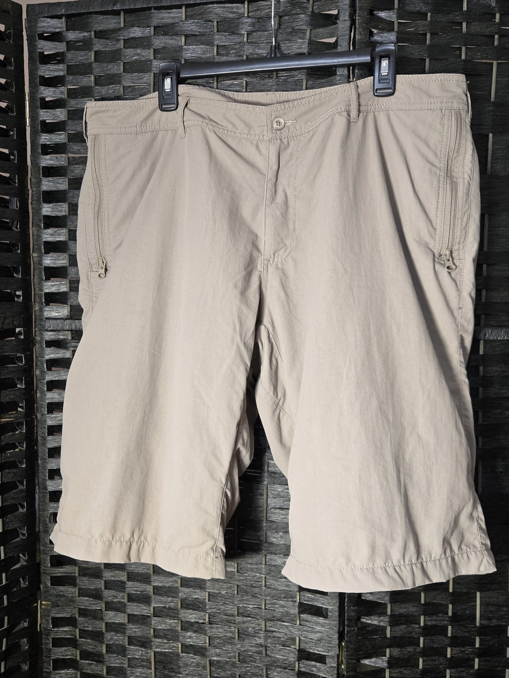 Clothing Arts Men’s Cargo Shorts Tan Khaki Size 40 Zip Pockets Outdoor Hiking